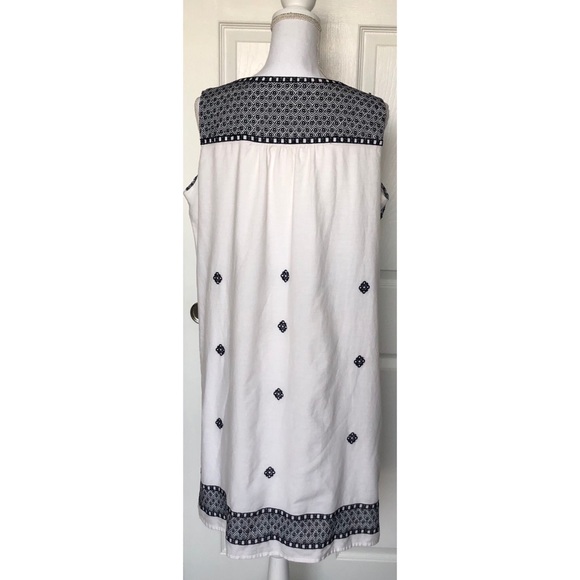 BeachLunchLounge Embroidered Lliya Dress 12 - Picture 6 of 8